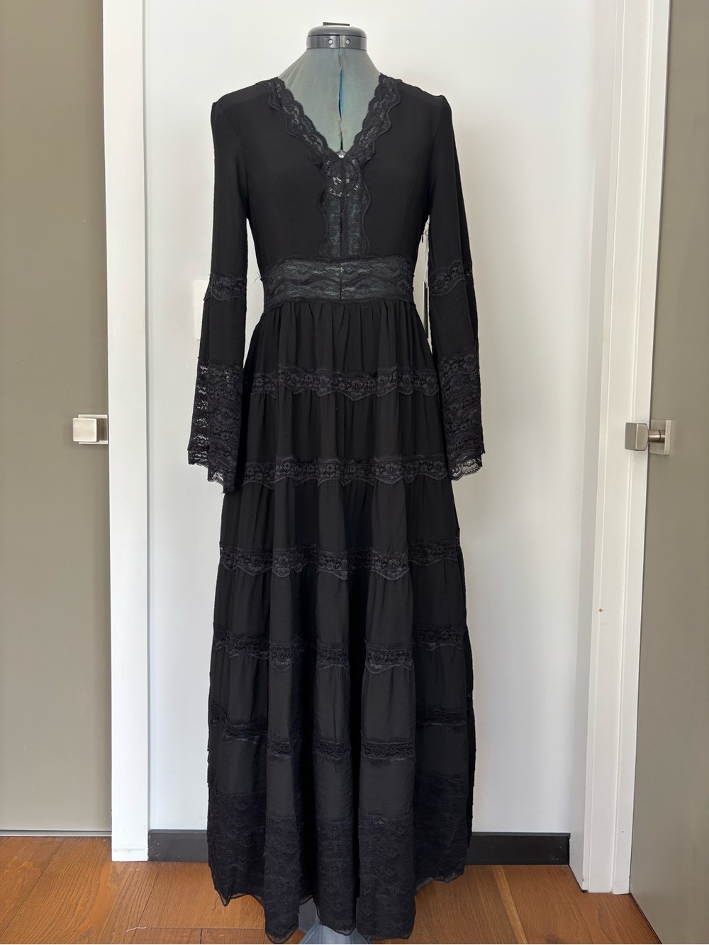 Hyacinth House Lydia Black Lace Tiered Maxi Dress XS NWT Never Worn